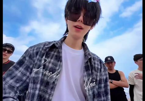 非常打扰!未完待续… 沙滩、海边、烧烤、朋友🌴 做一个快乐的大人!!!@何秋亊
#何秋亊 #土豆🥔 #啊哈大大怪 #陈小佳 #🔥杰尼龟🔥@孟令辉