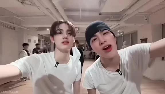 我哥哥亲我了。#严成玹#安乾稿
