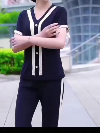 新款妈妈夏装时尚两件套短袖上衣中老年休闲运动套装#微胖穿搭 #时尚穿搭 #中老年休闲运动套装 #妈妈装#面料柔软舒适