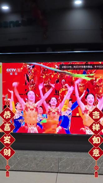 小闫师傅教你如何投屏看春晚 临近春节安装电视时,总有用户询问如何才能在海信电视上看春晚?该怎样操作?
千万不要慌,提前点赞收藏好,别信那些繁琐教程,海信电视自带投屏功能,无需额外下载,小闫师傅手把手教你如何投屏看春晚!#海信电视 #春晚投屏教程 #过年必备技能 #家庭影院 #海信科技超有AI