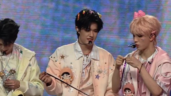 TOP真爱永恒 原来妈妈听到你们这样坦率地说爱彼此也会落泪……
#top #登陆少年 #TOP登陆少年 #演唱会