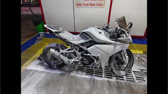 张雪500真的太好骑了!
#张雪500RR #大疆action4 #骑着我的小摩托 #创作者中心 #创作灵感