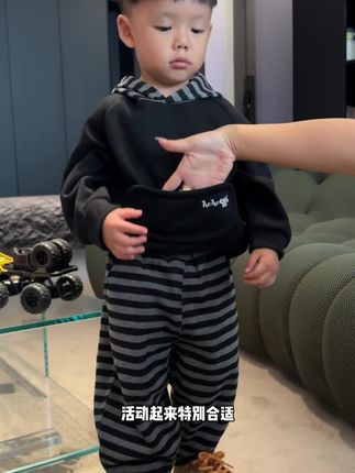 连帽卫两件套上身特别有质感,上幼儿园就特别合适,很舒服又方便#高品质童装萌娃穿搭#幼儿园穿搭#超便宜超划算