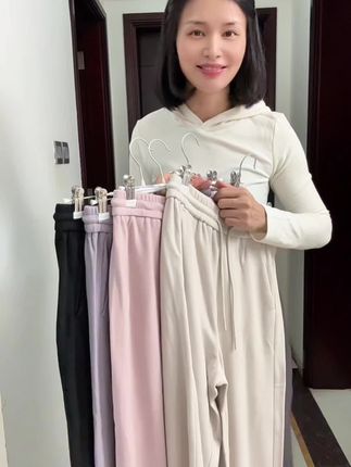 本来家这款双面绒抗静电的一个高弹直筒长裤,版型巨显瘦,弹力柔软不鼓包!日常休闲百搭保暖真的很不错!#显瘦搭配 #女装穿搭 #遮肉显瘦穿搭 #气质穿搭 #运动穿搭