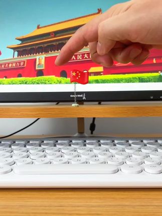 如果信仰有颜色,那一定是中国红,小红旗摆件放在车里家里办公室电脑上都特别喜庆#创意摆件 #车载摆件