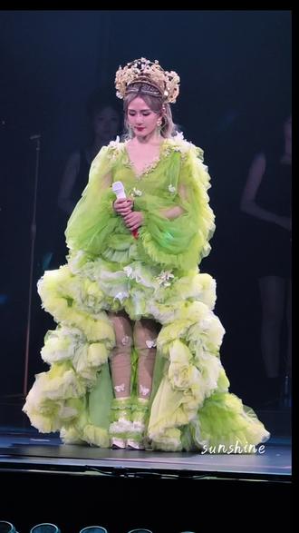 “是什么让我遇见这样的你” #谢娜演唱会 #谢娜#乘风2023