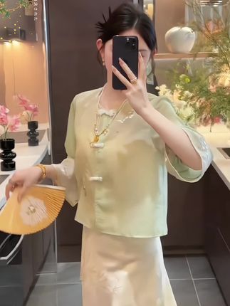 #中式风穿搭 #高级感穿搭 #高级新中式国风女装 #气质优雅穿搭 #国风穿搭 @DOU+上热门 @DOU+小助手 @抖加🔥上热门🔥dou+🔥热点宝