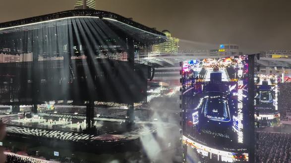 @煎饼吖🌮 下船之后我们来到了动物园@薛之谦 #薛之谦#薛之谦演唱会 #2026薛之谦首场 #平庸#万兽之王