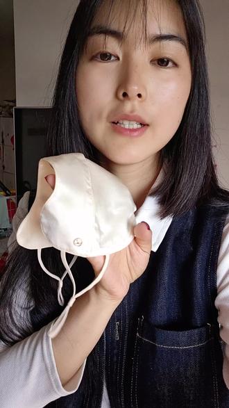 给买了ELLE桑蚕丝防晒口罩的姐妹们,一个小建议 因为它干的比较快,清洗时间可以放到晚上,既避免了阳光直晒,第二天又可以戴上干净的防晒口罩@与辉同行 @兰知春序 #ELLE防晒口罩 #桑蚕丝防晒口罩 #与辉同行 #兰知春序 #防晒口罩