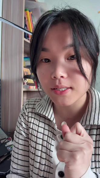 圆的九年级常考题型-垂径定理
解垂径定理的题,记住“找垂直、画垂线、用勾股”这三步,保准好懂:
1. 先找“垂直”关系:只要题里有“过圆心的线(比如半径、直径)和圆里的弦垂直”,不管是直接给的还是要你证的,都能用垂径定理——这条垂线肯定把弦分成两段一样长的,还能平分弦对着的弧。
2. 必画“垂线”补图形:如果题里只给了弦长、半径、圆心到弦的距离中的两个数,比如只给弦长和半径,就从圆心往弦画一条垂直的线(这就是圆心到弦的距离)。画完你会发现,刚好凑出一个直角三角形:两条直角边是“一半的弦长”和“圆心到弦的距离”,斜边就是“圆的半径”。
3. 用勾股定理算答案:把已知的数代入“(半弦长)² +(圆心到弦的距离)² =(半径)²”这个公式。比如知道弦长是8(半弦长就是4)、半径是5,就能算出圆心到弦的距离是3,就这么简单。#中考 #九年级数学 #数学#期中考试