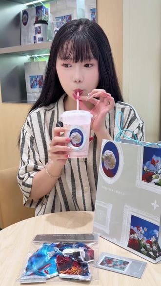 茉莉奶白太会做漂亮水了! #茉莉奶白联名蜷川实花 #茉莉奶白万花不同 #茉莉奶白漂亮水