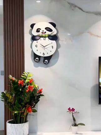 家里有客厅的,一定要把这个可爱的创意熊猫挂钟带回家哦!什么风格装修都能搭。有创意又漂亮!#家的样子 #软装搭配 #熊猫挂钟 #客厅挂钟 #网红挂钟