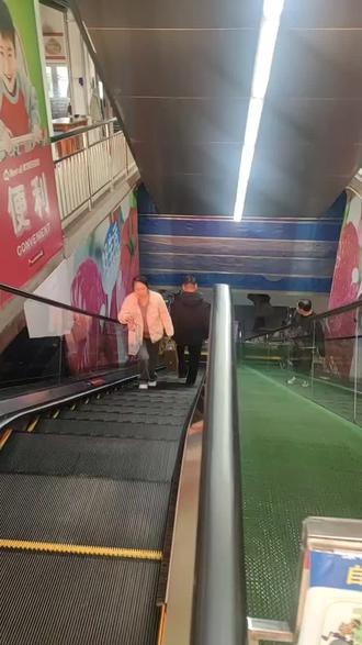 太原尖草坪美特好超市也闭店了。。是升级开心大集吗? 还是不干了? 购物卡咋办?