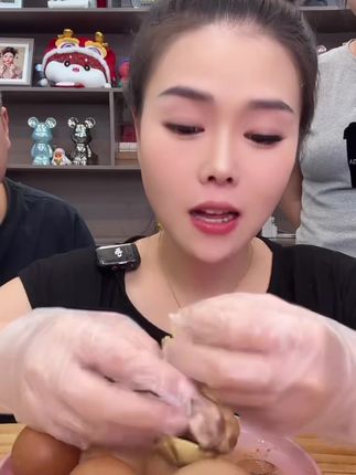 吃活珠子