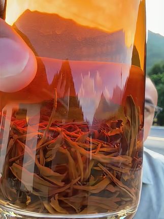 你是不是也不相信这么闷能好喝?格局小了!拍一个回去试试就知道 #茶叶 #茶 #红茶#祁门红茶