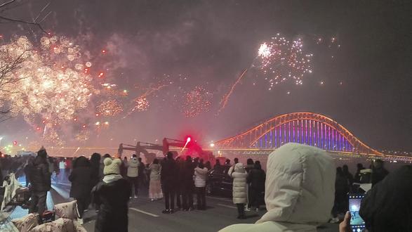 咔!2025已存档
=1=2///迈向2026"
愿崭新的2026所念皆所得万事皆如意!