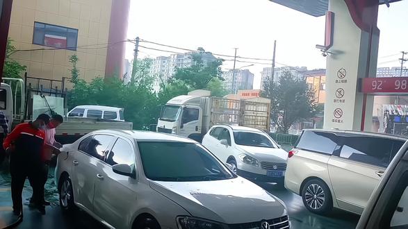 莱芜东方石油不仅是您避风的港湾,还能避冰雹,风里雨里,我在东方石油等你!