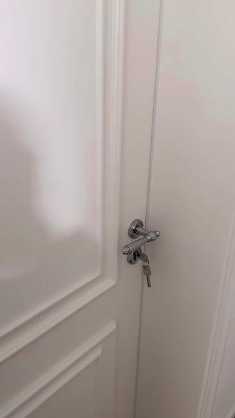 主卧真的是我家最懂我的角落
朋友来做客,一进门就直奔我的智能床,今天就拍个视频介绍我家主卧智能床啦
#智能床功能 #卧室改造 #卧室装修 #床 #法式卧室设计