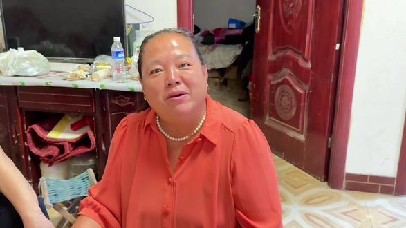 《婚礼:一场未经彩排的群像史诗》
这一天 关于亲、友,爱关于笑与泪,关于见证与被见证
这一天
家人在两侧 好朋友在身边 我爱的人在对面我真真切切感受到了幸福和闪闪发光的生动当所有人为我们而来
我才明白这或许是婚礼最特别的意义#当你打开一份以爱为名的文档#采访婚礼 #我爱你们