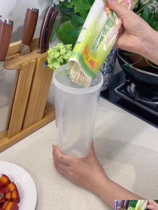 家里准备上这样的挂面收纳桶,方便了很多#挂面桶 #挂面收纳桶