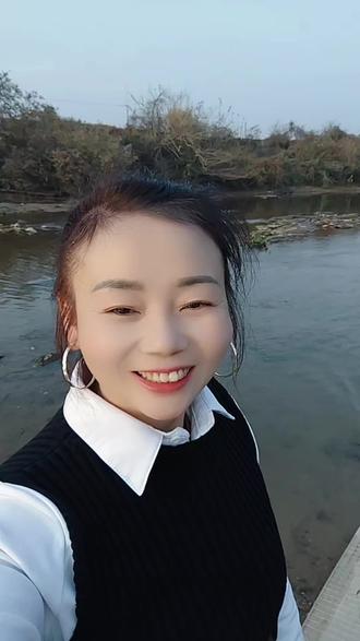 八月回来的时候 老桥都还在 都还能通车的 将近两个月的时间,新桥都快做好了 年底回来应该可以通车了吧 早安✨