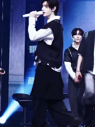 长成这样是要被追着喊欧巴的 #朴成训 #sunghoon