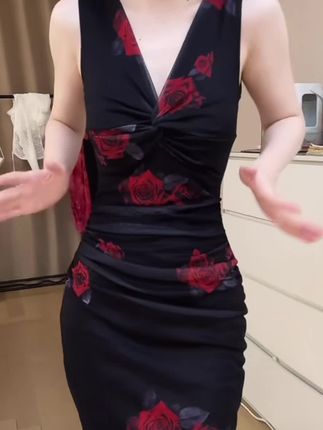 黑玫瑰夏季纯欲花色V领性感收腰显瘦包臀连衣裙气质短裙