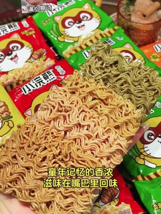 小浣熊干脆面:童年怀旧风味,干吃面首选#经典口味 #泡面替代 #方便速食