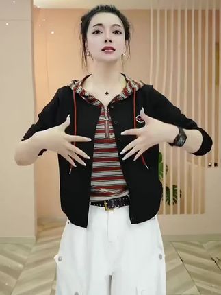 2025早秋新品时尚百搭修身显瘦假两件连帽卫衣女士长袖上衣8124#早秋穿搭#气质百搭#时尚潮流#气质穿搭#洋气减龄