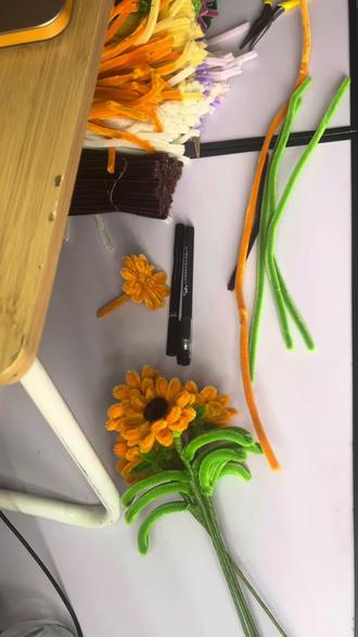 扭扭棒免胶向日葵,向日葵的花语是沉默的爱、没有说出口的爱,我们一起来做吧