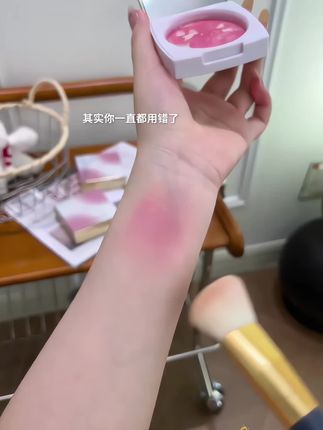 天呐!五花肉烘焙腮红也太太太好看了吧!像是那种自带的妈生好气色!!美晕了#腮红#烘焙腮红#平价彩妆