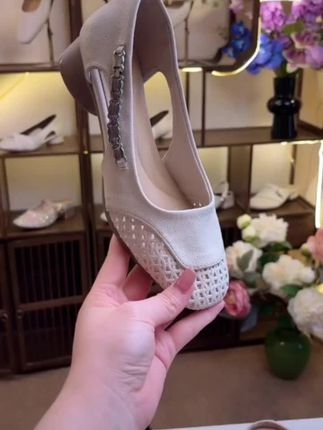 真皮牛皮夏季透气中空凉鞋浅口镂空中跟粗跟时尚凉鞋1662#新款上新 #时尚百搭 #谁穿谁好看