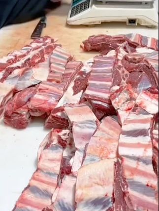 新鲜原切牛肋排超实在!5斤装分量够足,肉多骨头少,肥瘦相间不腻口。#牛肋排 #好东西一起分享 @DOU+小助手 @DOU+上热门