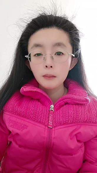 天籁鸿蒙流光溢彩,颜值出圈气场全开
#天籁鸿蒙座舱