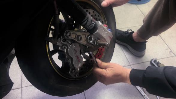 更换前轮教程#修车日常 #改装车是一种生活