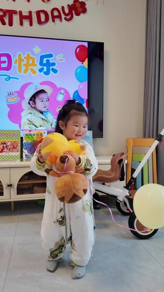 2周岁
我的两岁女孩
我赋予你生命
你赋予我新的身份和认知
我想告诉你:你被安稳的爱着,你可以大胆做任何事
宝贝👧生日快乐🎂
#我的女孩👧🏻 #两周岁 #生日惊喜 #妈妈的世界很小里面装满了你