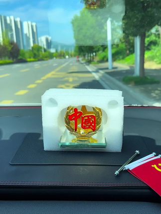 如果信仰有颜色,那就是中国红。#五星红旗迎风飘扬 #红旗摆件 #车载摆件 #汽车好物