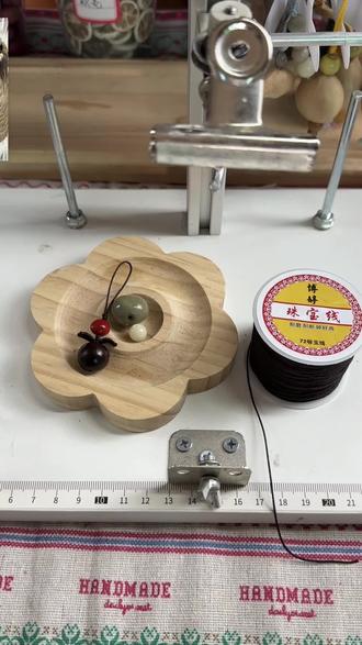 苹果小挂件,简约叶子编织教程,有手就会系列,简单又好看#编绳手艺分享 #简易手工编绳 #月亮子菩提