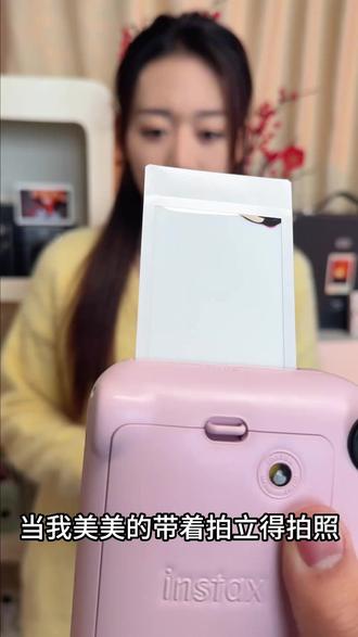 😭血泪教训!刚拍的相纸直接漏液了
手忙脚乱拿湿纸巾擦滚轴
结果纸巾直接卡死在相机里
报错闪红灯,相机直接报废💔
姐妹们真的别学我!
清理拍立得滚轴正确姿势我给你们总结好了👇
✅准备棉签 + 少量清水
✅按快门让滚轴自己转起来
✅用湿棉签轻轻擦拭滚轴
✅多换几根棉签反复擦干净
❌千万千万不要用湿纸巾!
纸巾一碎就卡死,拆机维修费真的贵到心痛😭
拍立得女孩一定要码住!别再踩坑了!#拍立得 #拍立得相机 #mini12 #拍立得维修 #拍立得相纸漏液