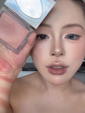 恬淡色系 皮肤自然透出来的杏色 融肤度很高的收缩色#腮红 #试色 #高级感#高智感妆容