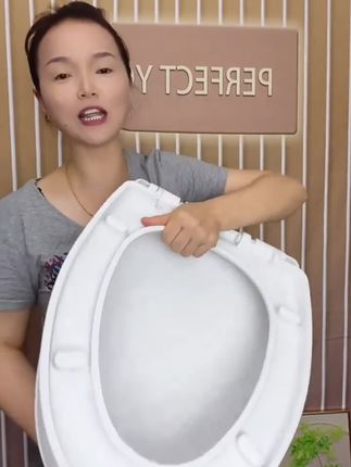 家里的马桶盖坏了或者不想用了,可以试试这个九牧王马桶盖,它是加厚的材质,更加耐压,而且还是缓降的设计,用起来更安静、更省心了!它还是通用的,安装简单方便,不管你是自己用还是给父母买都很合适哦~现在就点击下方链接把它带走吧!