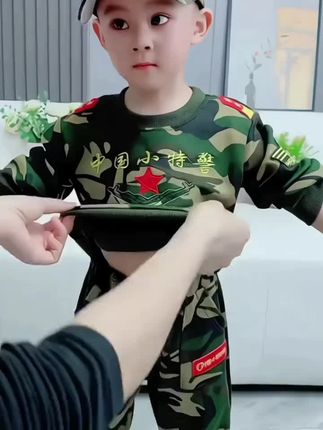 姐妹们,儿童春秋款迷彩服套装来啦!家有儿子的秋季这样穿,不要太帅气,又酷又潮还耐脏,棉料柔软舒适 #迷彩服套装 #萌娃穿搭 #秋款上新