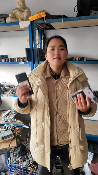 大量高价回收旧手机,报废手机,一台也是高价回收,有货的朋友可以联系小董,可以上门回收或者发快递#数码电子 #回收旧手机 #百亿流量扶持