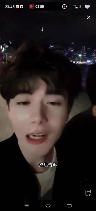 政瞳99🧡 政瞳专属应援色定为太阳橘🧡。这个颜色如同暖阳般温暖亮眼,一眼望去便能联想到清甜的橘子香气,观感治愈又舒心。它风格独特、辨识度十足,小枕头也愿借着这份暖意,长久陪伴、用心守护政瞳#政瞳