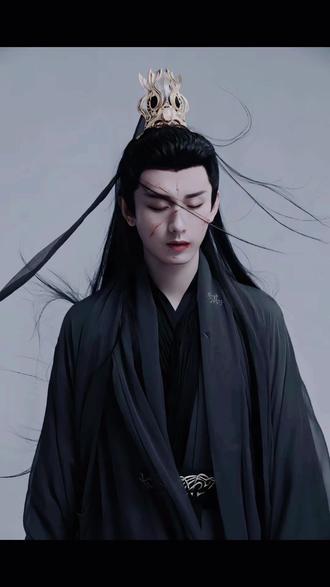 #向全世界安利成毅
应渊:仙号「东极青璃应渊帝君」
上始元尊染青和修罗神王玄夜之子
六界第一战神,仙界四大帝君之首,修罗族少主,
舅舅帝尊:六界之主
挚爱颜淡:上古神族四叶菡萏一族之女 百花之皇 冠绝四海八荒!
兄弟余墨:上古神族九鳍一族之子 水火之王 四海之主
兄弟刘维扬:神肖宫宫主 前世是称霸一方的邪神 魔族至尊!
古语曰:能力越大责任越大! 身虽仙古长存却始终未曾为自己活过一刻. 好不容易遇到一生挚爱 却只能隐忍克制 ,受限天规 ,爱而不得,终其一生,权衡利弊,因为他知道他是因六界而生,亦要为六界而死。
为苍生:征战四方 率先士卒 被毒瞎双眼 失去半数修为,火毒入骨,自缚地崖,为战伪帝更是不惜开启灭世修罗血脉!
为爱 :受情罚冰锥刺骨,入八苦池,受怨刃之刑,亲手把挚爱送上天刑台,为她免受情罚 狠心拒绝爱意,无奈逼的她万念俱灰跳下了无桥,而后为让她顺利渡过忘川,亲手抹去他们之间的所有回忆!
一条混元玉带带了上千年只因上面有她曾亲手绣的四叶菡萏之花,他又怎能不爱?怎能放下?怎能割舍? #成毅应渊帝君 #纵有星河万里唯你印刻心底 陌上人如玉 ,公子世无双 #成毅 #傅诗淇
他们总想踩一脚,碎一嘴
我偏要让你 扶摇直上 鹏程万里🌈✨