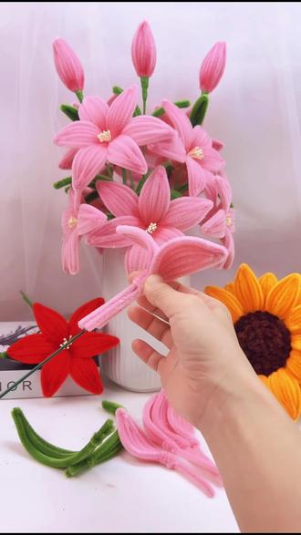 扭扭棒百合花DIY!手作礼物太戳心了吧! 加密扭扭棒做的仿真百合花,手工DIY超有心意,送闺蜜送妈妈都合适,好看又独特~#生日礼物 #手工diy #礼物 #手工制作 #有趣不撞款的520礼物