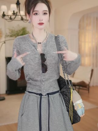 #休闲穿搭更减龄 2025秋季新款心里简约百搭收腰灰色针织衫显瘦开衫外套#春秋新款 #女装穿搭 #优雅气质 #针织开衫