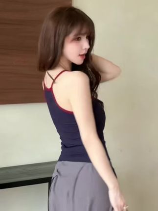 适合早秋的吊带背心!内里轻暖磨毛!内穿外搭非常方便#女神必备 #辣妹穿搭 #早秋穿搭三分钟出门不是梦 #早秋穿搭 #吊带背心