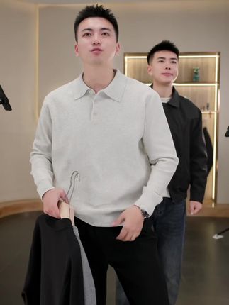 上身特别显气质很清爽的polo领针织毛衣!面料不易粘毛起球变形勾丝!面料软软糯糯的,贴身穿很舒服!完全不会扎!喜欢的闭眼入!#针织毛衣#品质男装#长袖打底衫 #男士毛衣#早秋穿搭