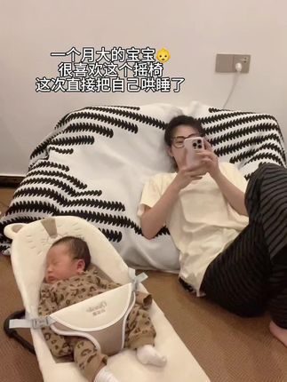 这个哄娃神器太省妈了,直接把自己哄睡着了😂,喝完奶就躺在上面,自己玩着玩着就睡着了,再也不用抱睡了#宝宝摇椅 #宝宝安抚神器 #母婴好物